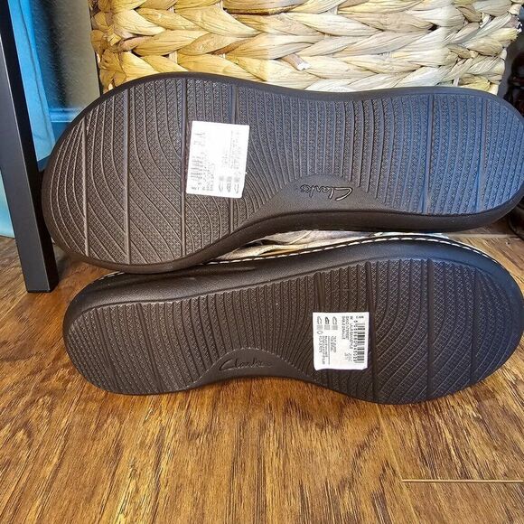 NIB Women’s Clarks Laurieann Style Sand Size 7 Sandals Floral Metallic Comfort - Picture 10 of 12